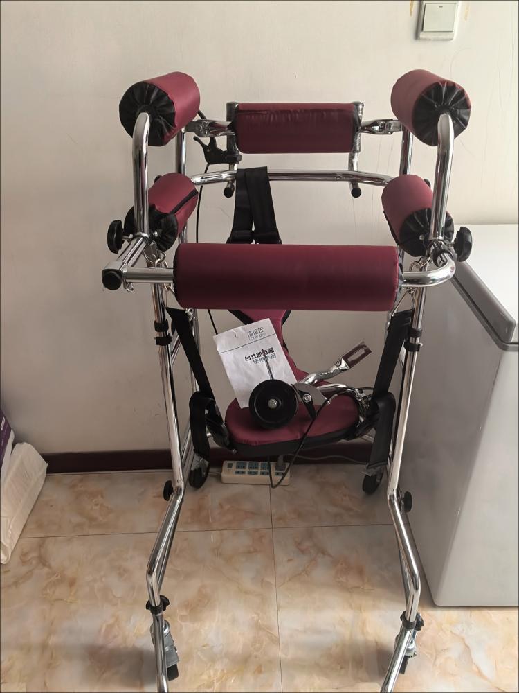 老人康复行走助行器 99新 老人不用，所以转让