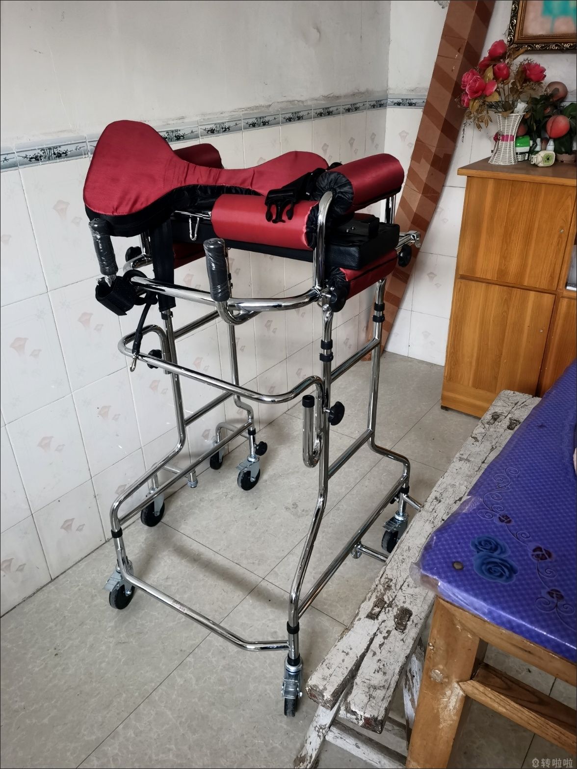老人康复行走助行器 99新 老人不用，所以转让