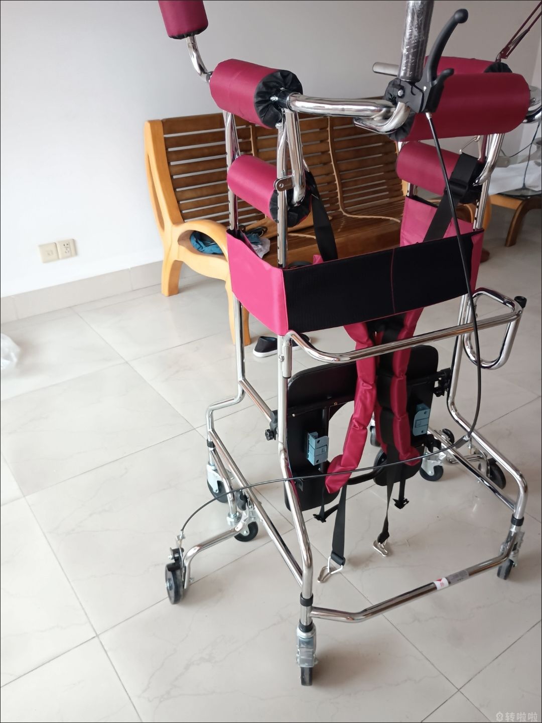 老人康复行走助行器 99新 老人不用，所以转让