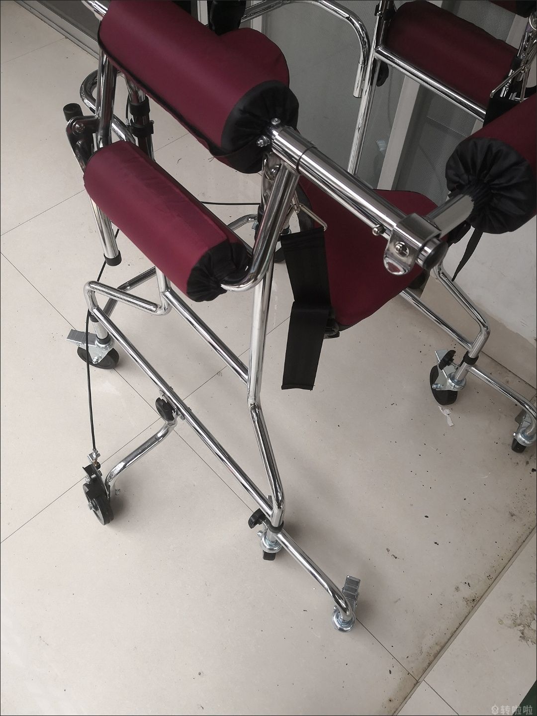 老人康复行走助行器 99新 老人不用，所以转让